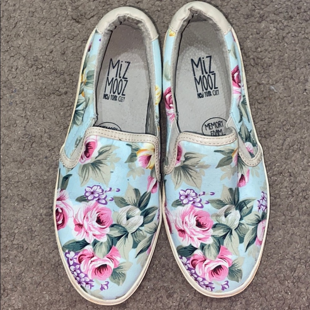 Casual shoes